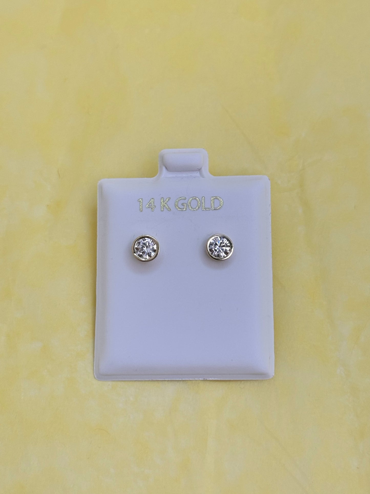 14k gold stud earring’s yellow gold with cubic zirconia