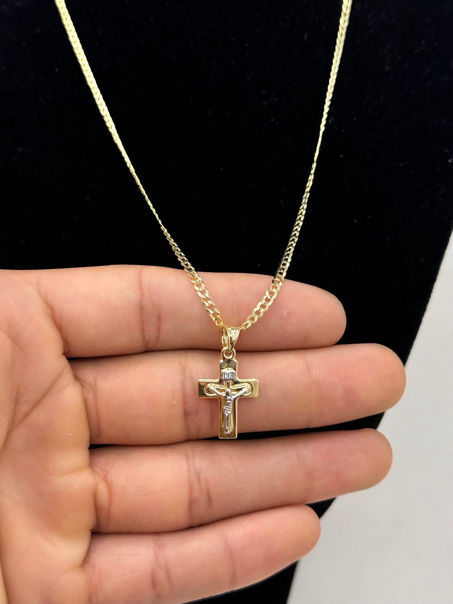 14k gold 18-inch 2-tone chain features a beautifully crafted Jesus pendant