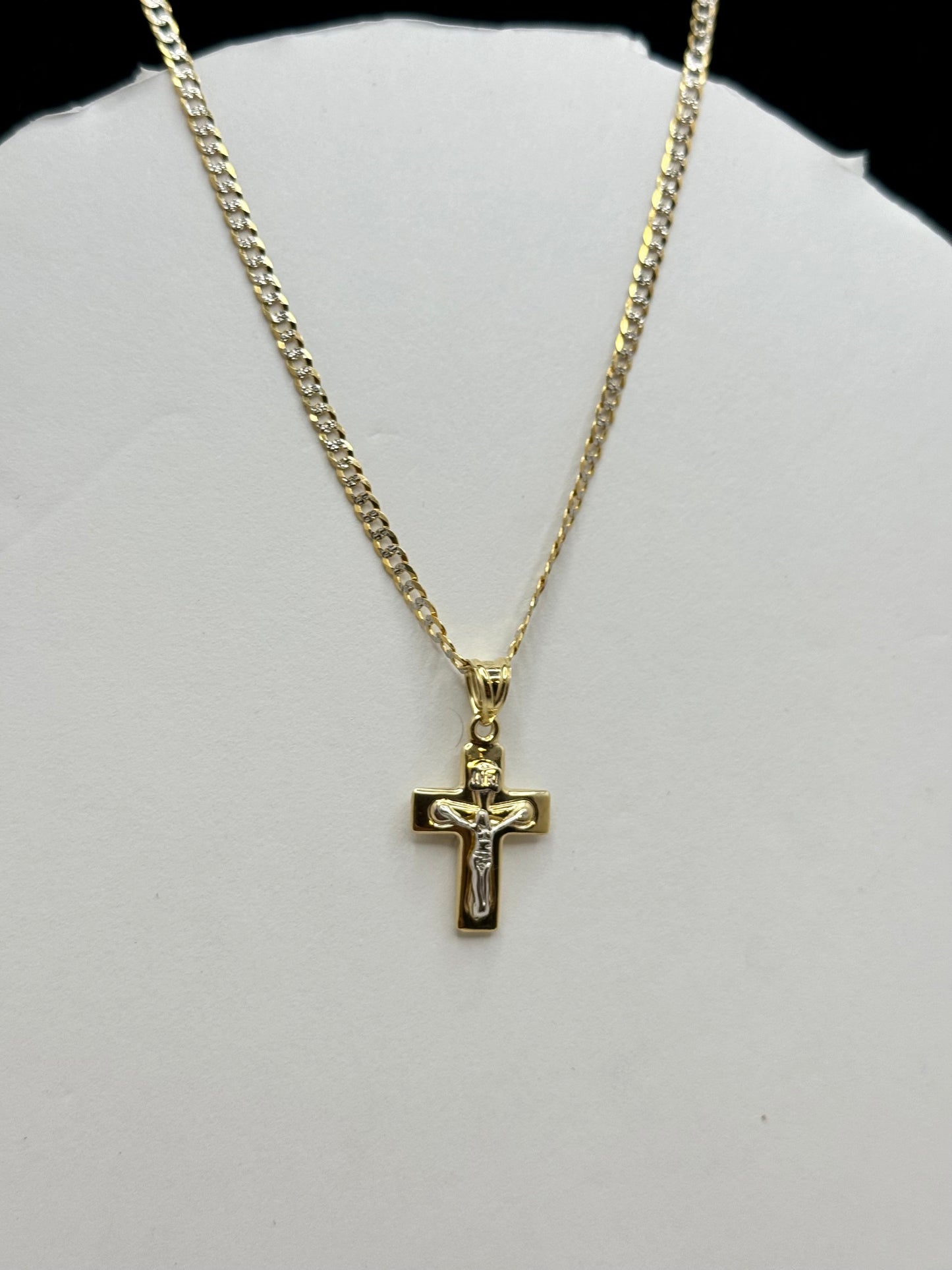 14k gold 18-inch 2-tone chain features a beautifully crafted Jesus pendant